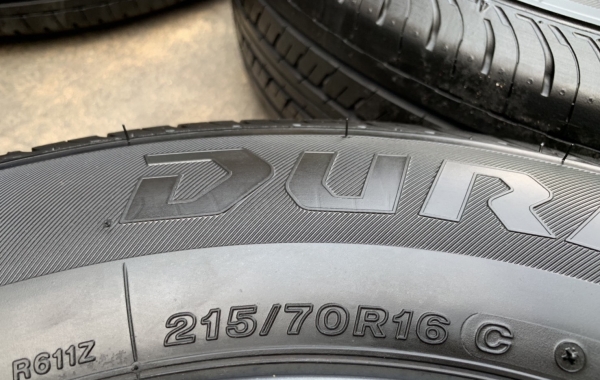 ยางใหม่ป้ายแดง 215-70-16 Bridgestone ตุ่มอลัง เส้นสีชัดๆ ยางใหม่ป้ายแดง 215-70-16 Bridgestone ตุ่มอลัง เส้นสีชัดๆ