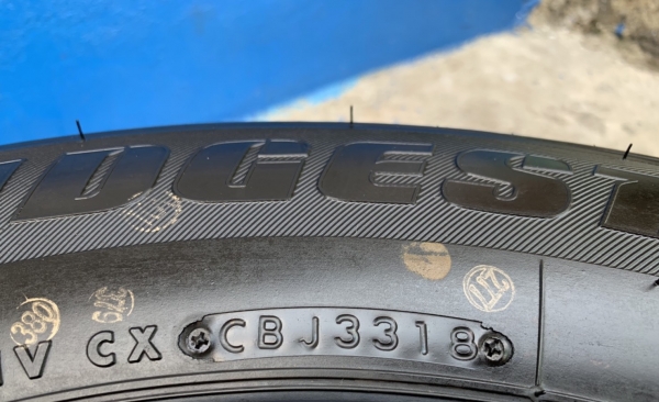 ยางใหม่ป้ายแดง 215-70-16 Bridgestone ตุ่มอลัง เส้นสีชัดๆ ยางใหม่ป้ายแดง 215-70-16 Bridgestone ตุ่มอลัง เส้นสีชัดๆ
