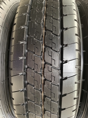 ยางใหม่ป้ายแดง 215-70-15 Dunlop สวยกริ๊บๆ