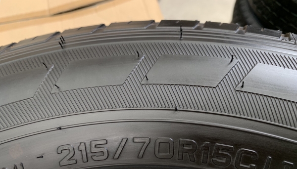 ยางใหม่ป้ายแดง 215-70-15 Dunlop สวยกริ๊บๆ