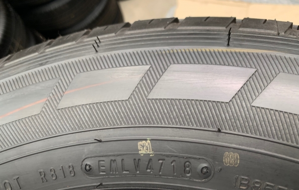 ยางใหม่ป้ายแดง 215-70-15 Dunlop สวยกริ๊บๆ
