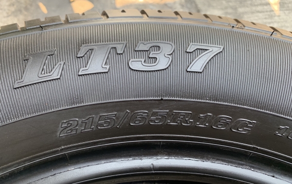 ยาง 215-65-16 Dunlop ปลายปี 15 ดอกเต็มๆ ยาง 215-65-16 Dunlop ปลายปี 15 ดอกเต็มๆ