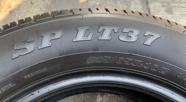 ยาง 215-65-16 Dunlop ปลายปี 15 ดอกเต็มๆ ยาง 215-65-16 Dunlop ปลายปี 15 ดอกเต็มๆ