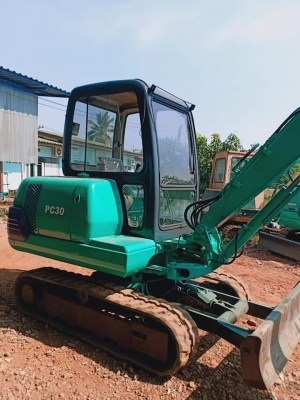 ขายจ้า.  KOMATSU PC30-7 เก่านอกแท้  มีลายแย๊ก เครื่องปั๊มดี พร้อมใช้ โทร 089-3818694 จ๊อย