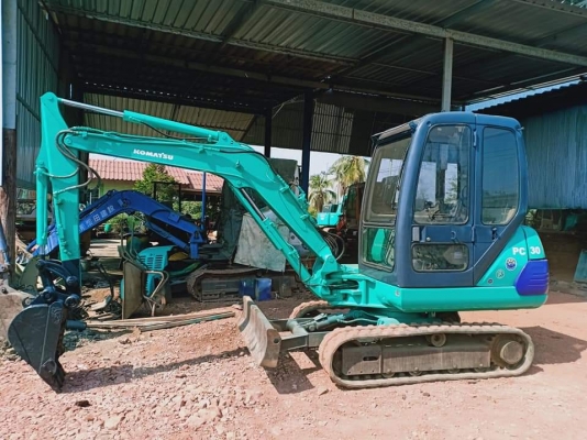 ขายจ้า.  KOMATSU PC30-7 เก่านอกแท้  มีลายแย๊ก เครื่องปั๊มดี พร้อมใช้ โทร 089-3818694 จ๊อย