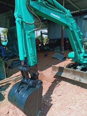 ขายจ้า.  KOMATSU PC30-7 เก่านอกแท้  มีลายแย๊ก เครื่องปั๊มดี พร้อมใช้ โทร 089-3818694 จ๊อย