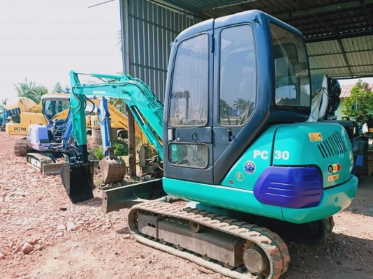 ขายจ้า.  KOMATSU PC30-7 เก่านอกแท้  มีลายแย๊ก เครื่องปั๊มดี พร้อมใช้ โทร 089-3818694 จ๊อย
