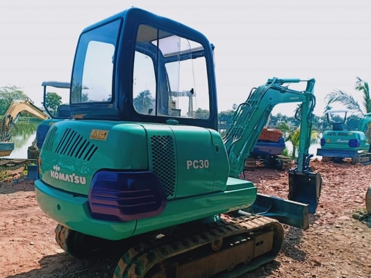 ขายจ้า.  KOMATSU PC30-7 เก่านอกแท้  มีลายแย๊ก เครื่องปั๊มดี พร้อมใช้ โทร 089-3818694 จ๊อย