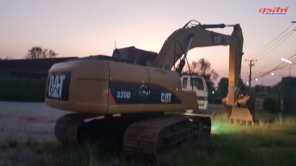 ขาย CAT320D Japan ใช้งาน 10,xxx ชั่วโมง สภาพนางฟ้า