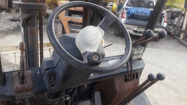 รถยกโฟล์คลิฟท์ Sumitomo 13-FD30PVIHA ขนาด3ตัน เสาสูง3เมตร ยางหน้าคู่ เกียร์ธรรมดา เครื่องมิตซูบิชิ HA S97906 ขนาด 4 สูบ เชื้อเพลิงดีเซล