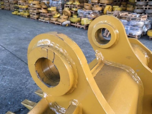 บุ้งกี๋ CAT325 ราคา 45000 บาท  CAT320D เล็บฟอร์จ อย่างหนา