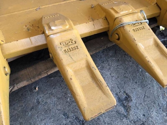 บุ้งกี๋ CAT325 ราคา 45000 บาท  CAT320D เล็บฟอร์จ อย่างหนา