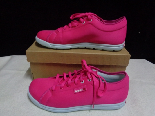 ขายรองเท้าผู้หญิง Reebok แท้ สีชมพู สภาพสวย ราคา 1,290 บาท ขายรองเท้าผู้หญิง Reebok แท้ สีชมพู สภาพสวย ราคา 1,290 บาท