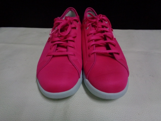 ขายรองเท้าผู้หญิง Reebok แท้ สีชมพู สภาพสวย ราคา 1,290 บาท ขายรองเท้าผู้หญิง Reebok แท้ สีชมพู สภาพสวย ราคา 1,290 บาท