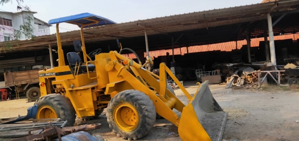 รถตัก KOMATSU รุ่น 507 สภาพขับเคลื่อน 4 ล้อ เอวอ่อน เครื่องไม่หลวม รถพร้อมใช้  เครื่อง4 สูบ เหมาะสำหรับวัสดุก่อสร้าง