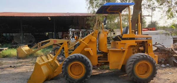 รถตัก KOMATSU รุ่น 507 สภาพขับเคลื่อน 4 ล้อ เอวอ่อน เครื่องไม่หลวม รถพร้อมใช้  เครื่อง4 สูบ เหมาะสำหรับวัสดุก่อสร้าง