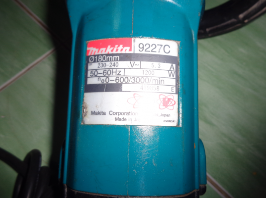 ขายเครื่องขัด/ปัดเงาไฟฟ้า มากิต้า ปรับรอบได้ 0-3,000 rpm Makita 9227C ขายเครื่องขัด/ปัดเงาไฟฟ้า มากิต้า ปรับรอบได้ 0-3,000 rpm Makita 9227C