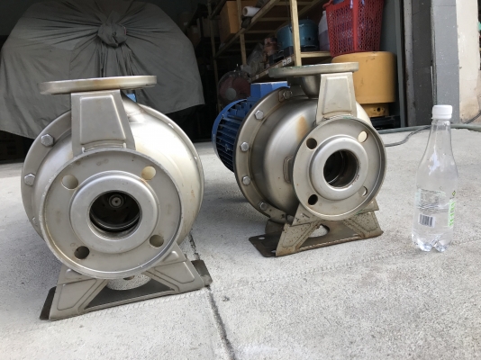 ( เหลือ 1ตัวครับ )ขายปั๊มน้ำหอยโข่งหัวปั๊มสแตนเลส Ebara 10HP. 380V made in Italy ขนาดเข้า 2.5นิ้ว ออก 2นิ้ว สภาพสวย หมุนนิ่ม พร้อมใช้งาน มี 2ตัวครับ ราคาตัวละ 18,500 บาท