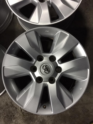 ล้อรีโว่ ขอบ17+น๊อต (ถอดรถป้ายแดงวิ่งใช้งานหมื่นโล) ชุด4วง5500บ.สนใจโทร0879050181.จัดส่งได้ทั่วไทย