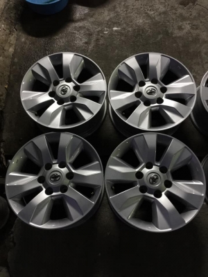 ล้อรีโว่ ขอบ17+น๊อต (ถอดรถป้ายแดงวิ่งใช้งานหมื่นโล) ชุด4วง5500บ.สนใจโทร0879050181.จัดส่งได้ทั่วไทย