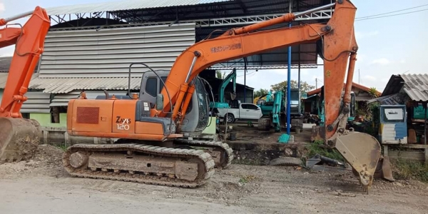 ขายจ้า..HITACHI ZX120-E เก่าใน สภาพดี ใช้งานมาน้อย เครื่องปั๊มแห้ง  เอกสารอินวอย พร้อมใช้ โทร 089-3818694 จ๊อย