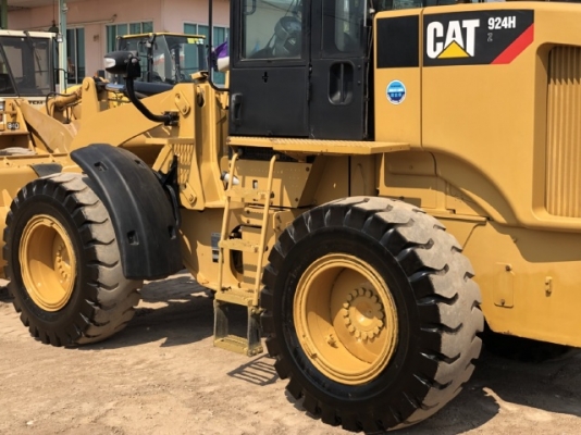 ขายรถตักล้อยาง CAT 924H ปี 2013 นำเข้าเองจากญี่ปุ่น สภาพสวยพร้อมใช้ มีVDOการทำงานครับ