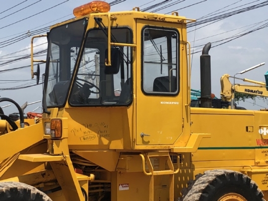 ขายรถตักล้อยาง KOMATSU WA200-1 นำเข้าเองจากญี่ปุ่น สภาพสวยพร้อมใช้ มีVDOการทำงานครับ