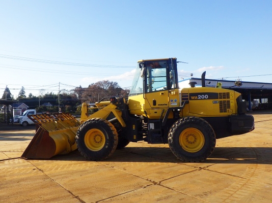 ขายรถตักล้อยาง KOMATSU WA200-6 ปี 2013 นำเข้าเองจากญี่ปุ่น สภาพสวยพร้อมใช้ ถึงเร็วๆนี้ครับ