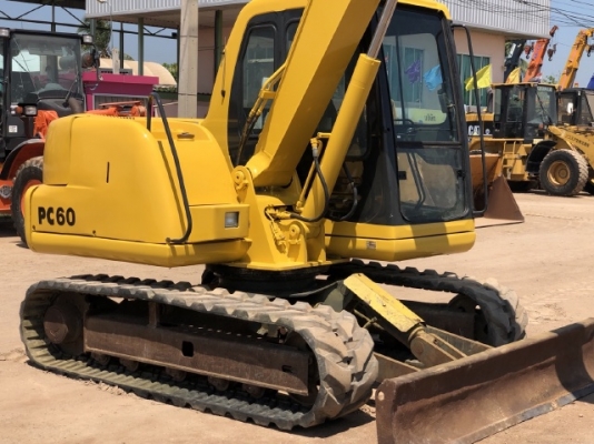 ขายรถขุด KOMATSU PC60-7 ใบมีดดัน นำเข้าเองจากญี่ปุ่น สภาพสวยพร้อมใช้ มีVDOการทำงานครับ