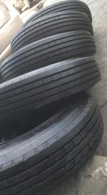 ยางพร้อมกระทะ 700R16 bridgestone R200 ถอดจากป้ายแดงมี5ชุด ขายชุดละ4000 มี5ชุด ยางพร้อมกระทะ 700R16 bridgestone R200 ถอดจากป้ายแดงมี5ชุด ขายชุดละ4000 มี5ชุด