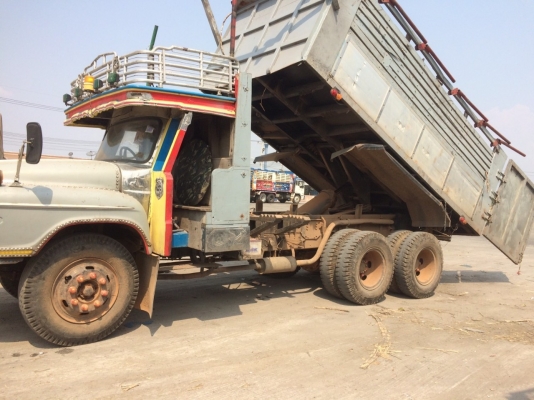 รถบรรทุกดั้มหัวยาว 10ล้อ ยี่ห้อ ISUZU  170 แรงม้า  จดทะเบียนปี 2546