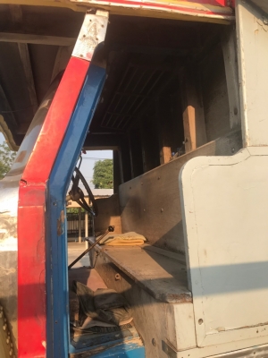 รถบรรทุกดั้มหัวยาว 10ล้อ ยี่ห้อ ISUZU  170 แรงม้า  จดทะเบียนปี 2546