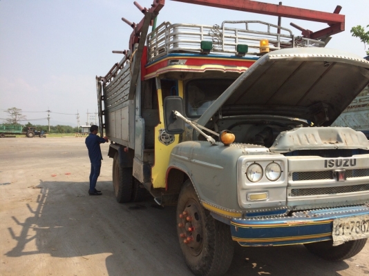 รถบรรทุกดั้มหัวยาว 10ล้อ ยี่ห้อ ISUZU  170 แรงม้า  จดทะเบียนปี 2546