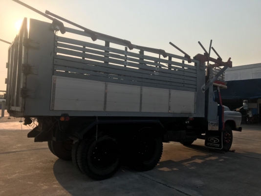 รถบรรทุกดั้มหัวยาว 10ล้อ ยี่ห้อ ISUZU  170 แรงม้า  จดทะเบียนปี 2546