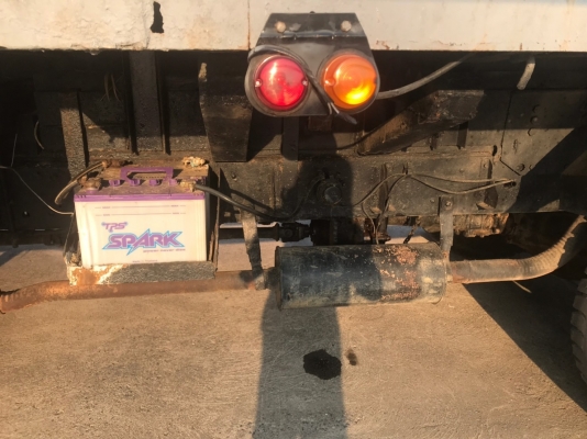 รถบรรทุกดั้มหัวยาว 10ล้อ ยี่ห้อ ISUZU  170 แรงม้า  จดทะเบียนปี 2546