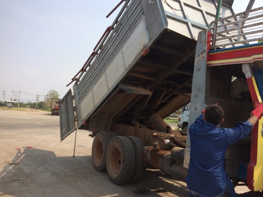 รถบรรทุกดั้มหัวยาว 10ล้อ ยี่ห้อ ISUZU  170 แรงม้า  จดทะเบียนปี 2546