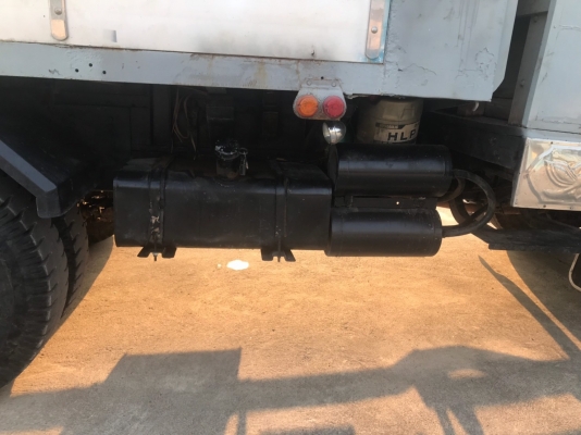 รถบรรทุกดั้มหัวยาว 10ล้อ ยี่ห้อ ISUZU  170 แรงม้า  จดทะเบียนปี 2546