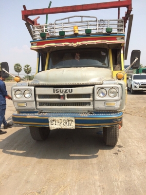 รถบรรทุกดั้มหัวยาว 10ล้อ ยี่ห้อ ISUZU  170 แรงม้า  จดทะเบียนปี 2546