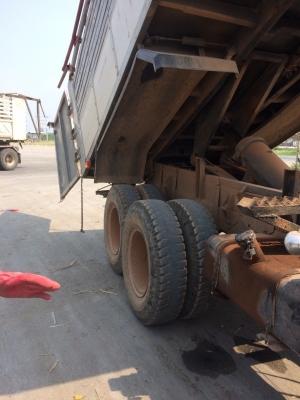 รถบรรทุกดั้มหัวยาว 10ล้อ ยี่ห้อ ISUZU  170 แรงม้า  จดทะเบียนปี 2546