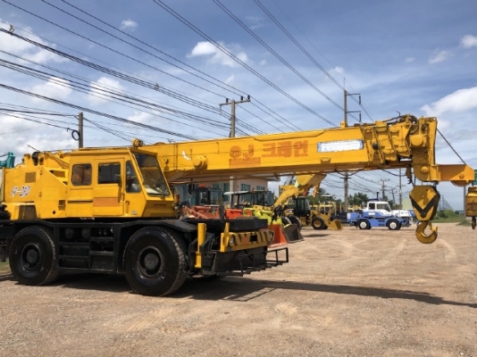 ขายรถเครน KATO KR-25H-V (ขนาด 25 ตัน) รถนอกนำเข้าครับ ไม่เคยใช้งานในไทย