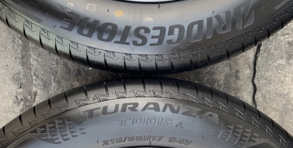 ยางใหม่ป้ายแดง 215-55-17 Bridgestone ปี 19 สวยกริ๊บๆ ยางใหม่ป้ายแดง 215-55-17 Bridgestone ปี 19 สวยกริ๊บๆ