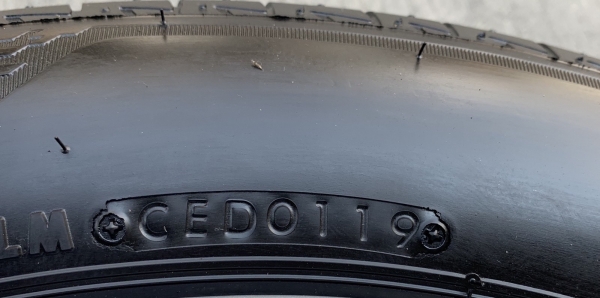ยางใหม่ป้ายแดง 215-55-17 Bridgestone ปี 19 สวยกริ๊บๆ ยางใหม่ป้ายแดง 215-55-17 Bridgestone ปี 19 สวยกริ๊บๆ