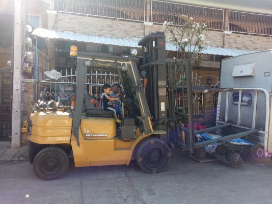 MITSUBISHI ยกได้ 2.8 ตัน เสา 4 เมตร