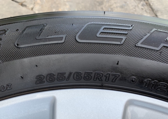 ล้อแม็กป้ายแดง Toyota Revo ขอบ 17 พร้อมยาง 265-65-17 Bridgestone ปี 18 แม็กสวยกริ๊บ ดอกยางเต็มๆ