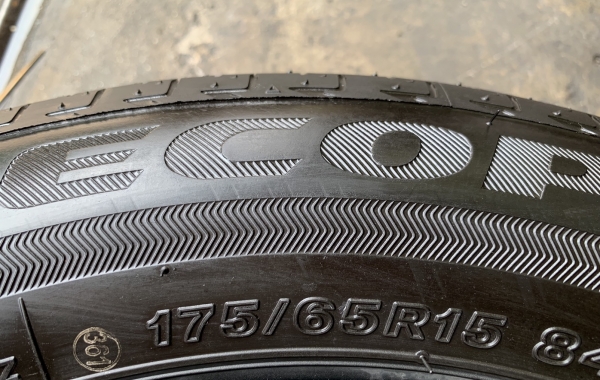 ยางใหม่ป้ายแดง 175-65-15 Bridgestone ลงพื้นปี 19 ใหม่กริ๊บๆ ยางใหม่ป้ายแดง 175-65-15 Bridgestone ลงพื้นปี 19 ใหม่กริ๊บๆ
