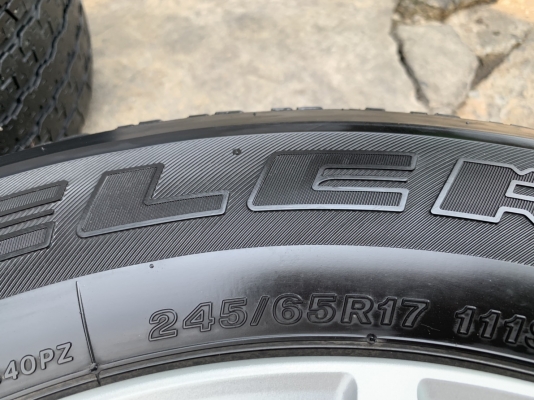 ล้อแม็ก Mitsu Pajero ขอบ17 (ลายก้ามปู) พร้อมยาง 245-65-17 Bridgestone ปี 13 แม็กสภาพดี ดอกยางหนา