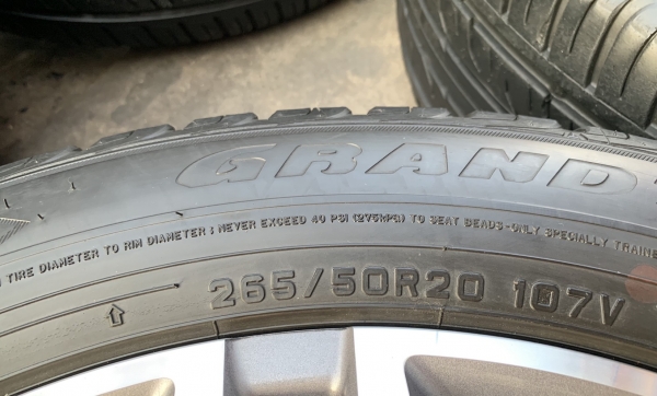 ล้อแม็ก Ford Everest ขอบ 20 พร้อมยาง 265-50-20 Dunlop ปี 16 สภาพสวย ดอกยางหนาปึกทุกเส้น