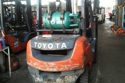 ขาย!! >>> รถโฟล์คลิฟท์ Toyota 2.5 ตัน รถพร้อมใช้งาน <<< เบอร์ติดต่อ 098-7155789 086-4631102