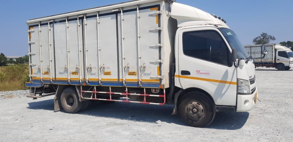 6ล้อ HINO 300 ปี2556 สวยเดิม ยาว5เมตร