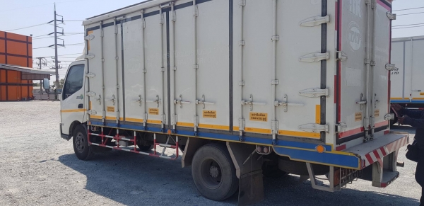 6ล้อ HINO 300 ปี2556 สวยเดิม ยาว5เมตร 6ล้อ HINO 300 ปี2556 สวยเดิม ยาว5เมตร